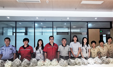 粽叶飘香 端午情浓--利来老牌国际官网app集团为员工发放端午节礼品